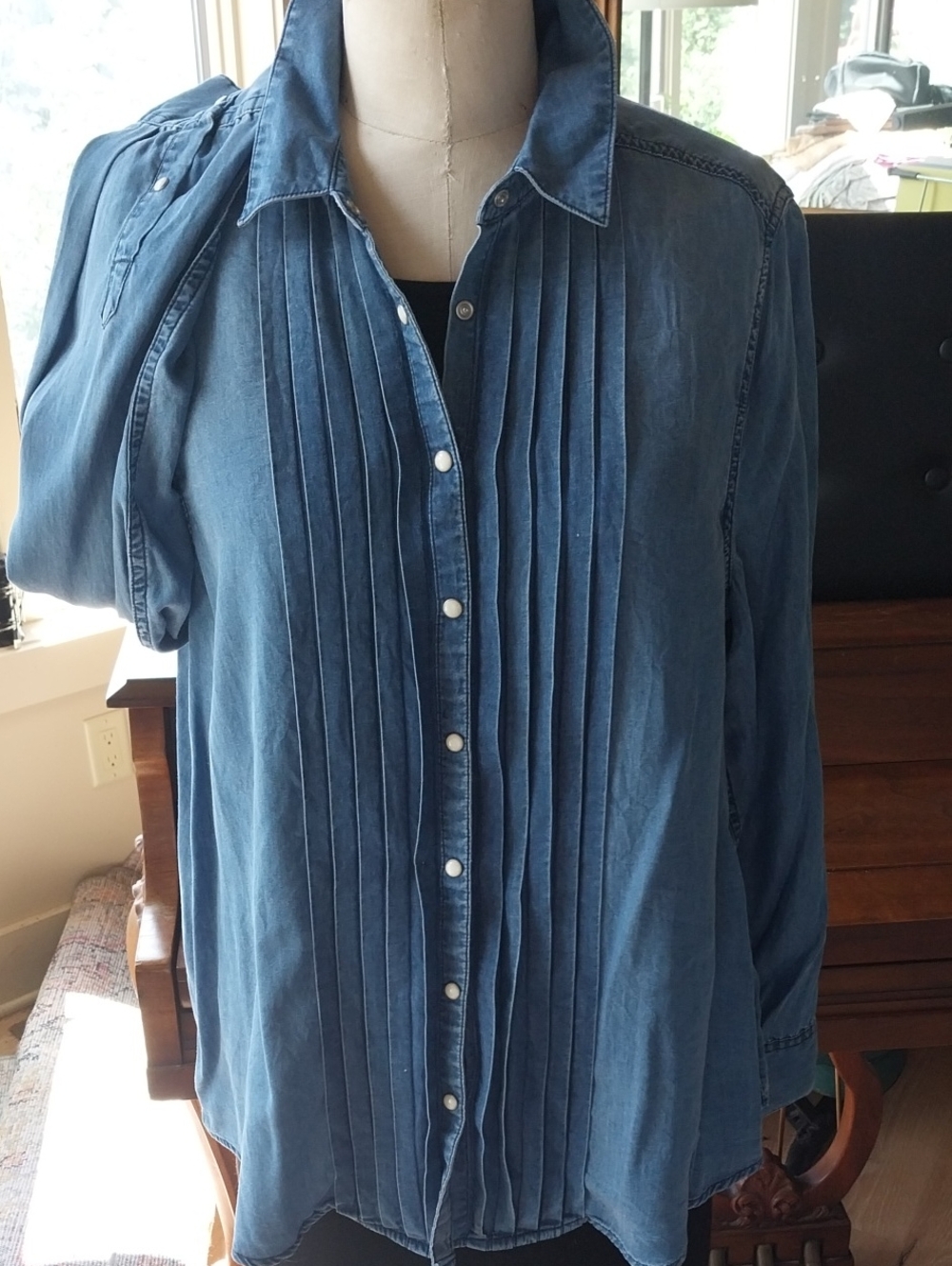 Sundance Blue Tencel Pintuck Front And Back Size Large